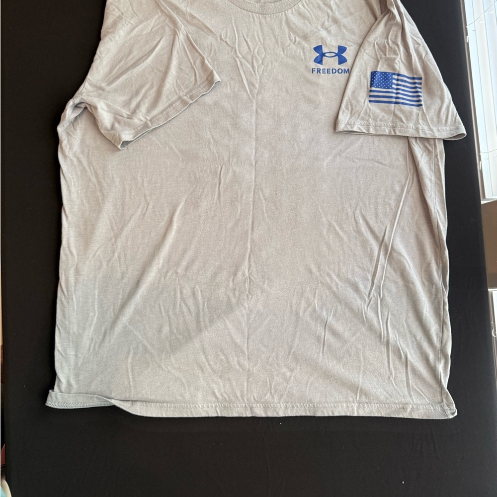 Under Armour Men's Light Gray Tee with Blue Details